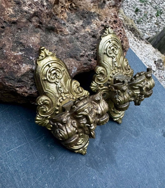 Paire d'appliques murales en bronze avec masque, signé L. Pinet, période Art Nouveau. (photo 7 of 10)