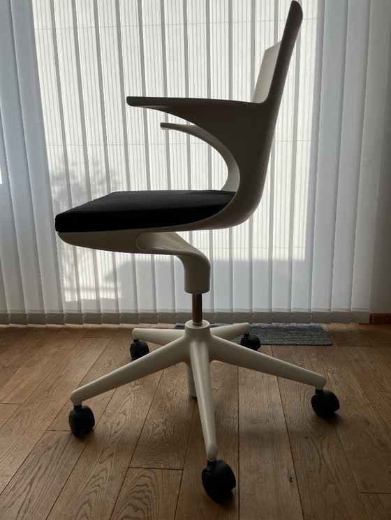 Image 1 of Kartell Spoon Chair (White/Black)