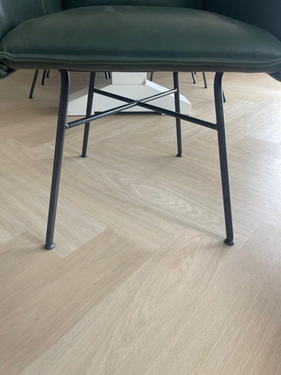 Sedia da pranzo con braccioli, pelle verde scuro, Jess, Sedie da pranzo, Metallo, Modern (foto 4 di 5)