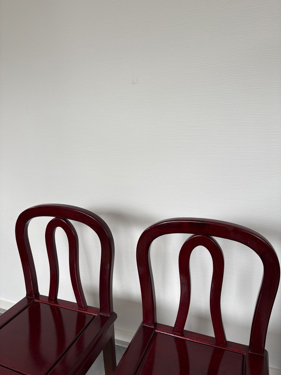 Image 1 of Ensemble vintage/antique de chaises d'enfant chinoises en bois laqué rouge vin, hauteur 72 cm