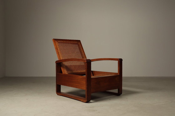 Image 1 of Sillón de salón de teca de estilo arquitectónico de mediados de siglo con asiento de mimbre, década de 1950.