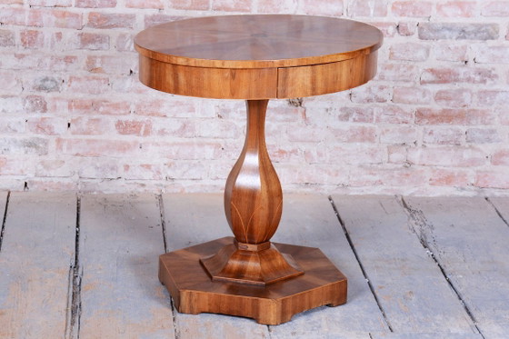Petite table Biedermeier restaurée, par J. Danhauser, noyer, épicéa, Autriche, années 1820 – Tables d'appoint (photo 6 of 9)