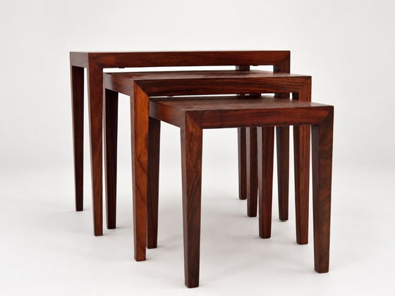 Set of three nesting tables in rosewood. Haslev Møbelsnedkeri, Denmark, 1960s – Coffee tables (photo 5 of 13)