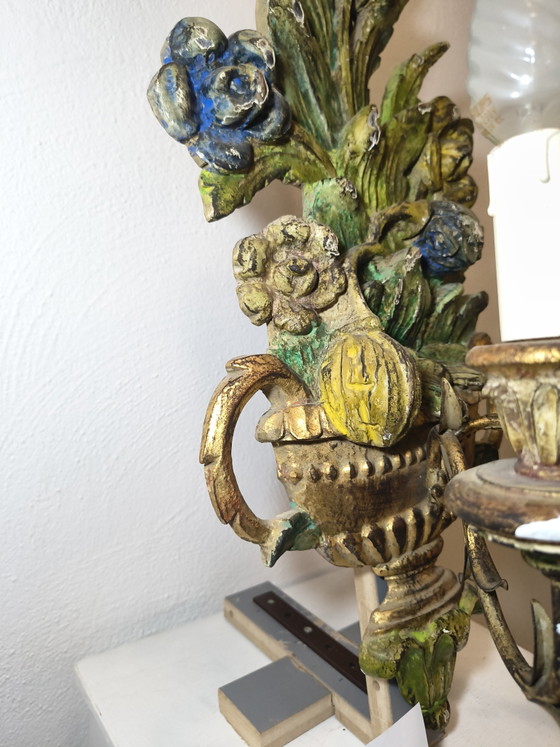 Handbemalte Wandleuchten aus Holz, Paar. – Metal, Wood (photo 10 of 12)