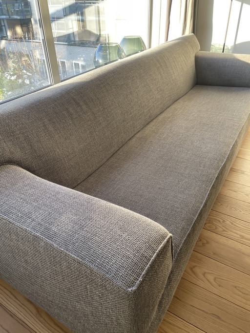 Divano a 4 posti Design on Stock