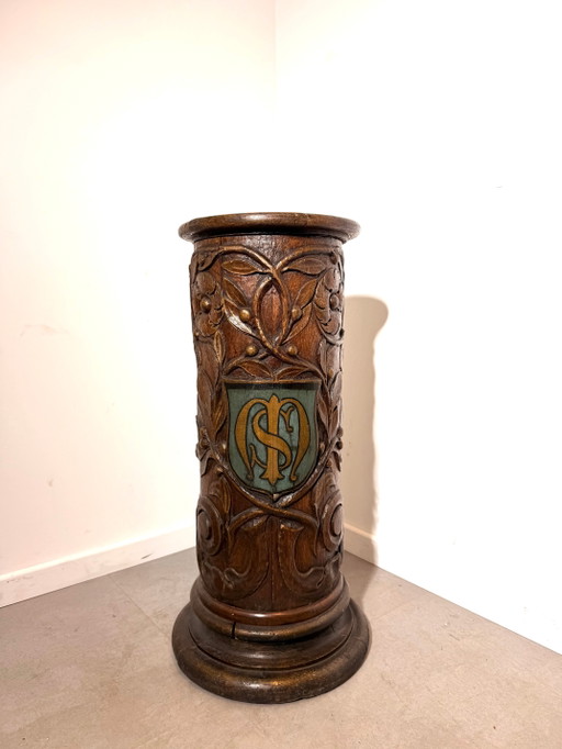 Socle héraldique en chêne sculpté du XVIIIe siècle – bijzettafels