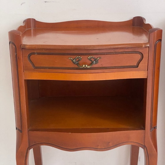 Image 1 of Par de mesitas de noche de madera de cerezo estilo Luis XV