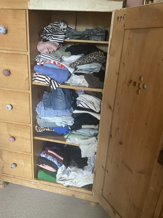 Auch ein alter Speckschrankrost ist vorhanden. – Wandschrank, Wood (photo 4 of 6)