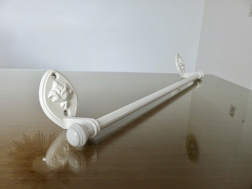 Antieke Art Deco wit geëmailleerde gietijzeren handdoekhouder, Frankrijk, jaren 1930