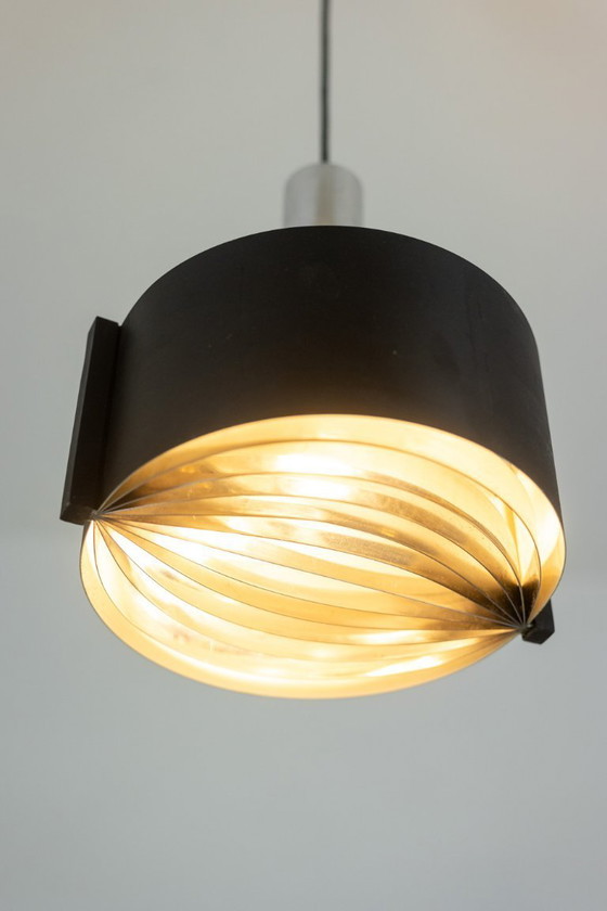 Image 1 of Suspension en métal laqué noir et chromé. Années 1960.