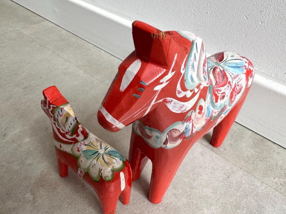 2x Vintage Swedish Red Wooden Dala Horses – Decorative Objects (photo 7 of 10)
