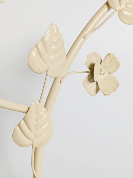 Image 1 of Candelabro italiano vintage in ghisa, floreale bianco crema, adatto a candele a 2 ceri