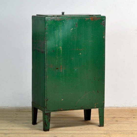 Image 1 of IJzeren industriële kast, jaren 70