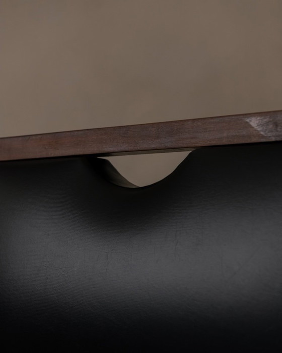 Image 1 of Vintage Houten Armstoel Met Zwart Kunstleer, Scandinavische Stijl