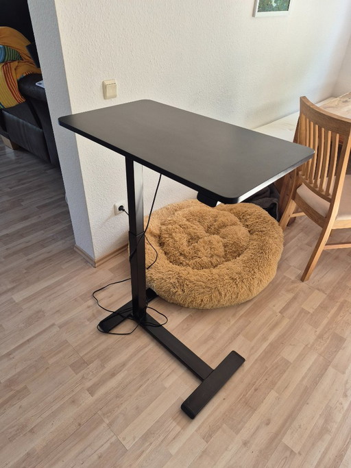 Mesa para portátil ESMART con altura regulable eléctricamente (70x40 cm)