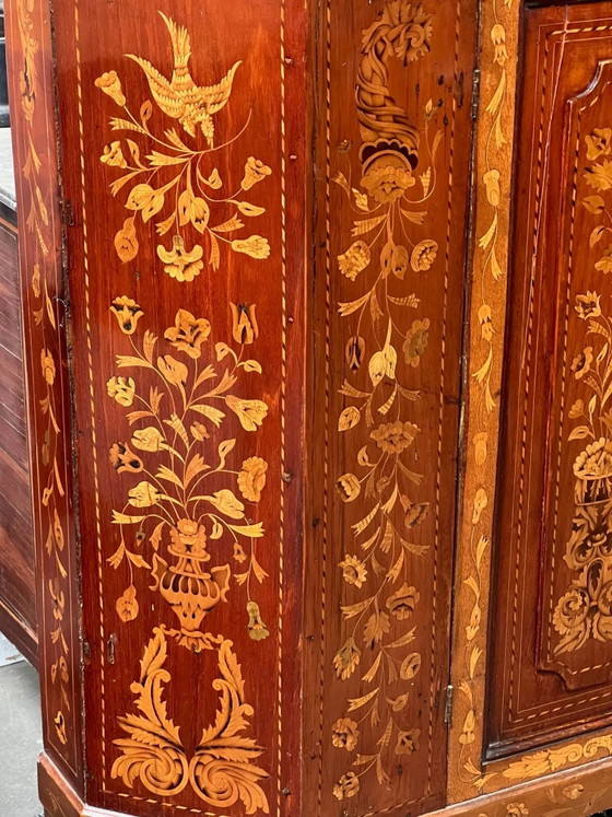Renaissance display case. Dutch marquetry with floral motifs. – Display cabinets, Wood (photo 4 of 8)