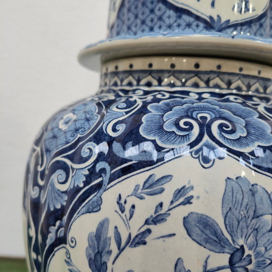 Image 1 of Vaso con coperchio vintage Royal Sphinx Maastricht in porcellana