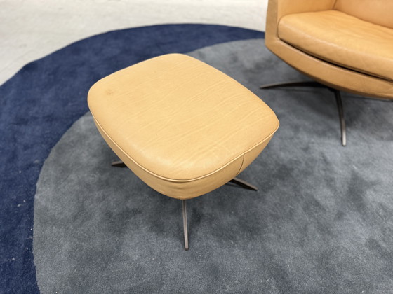 Image 1 of Poltrona relax Jori Griffon con pouf in pelle Lotila