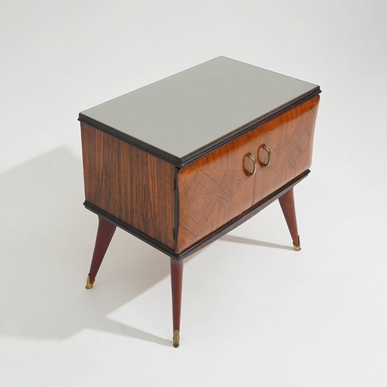 Image 1 of Twee nachtkastjes met glazen blad, jaren 1950