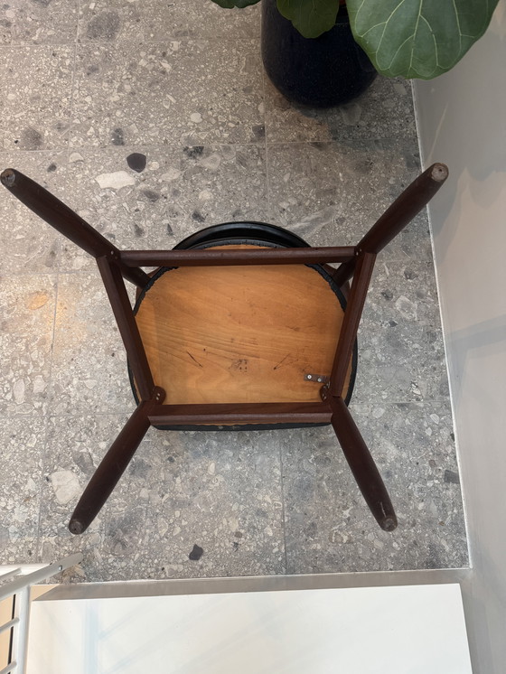 Image 1 of Stoel van koehoorn uit het midden van de 20e eeuw