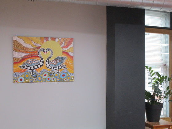 Image 1 of Amour entre deux cygnes peint à la main (peint à la main)