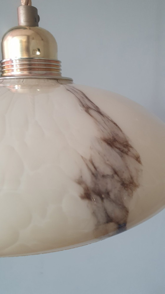 Image 1 of Lampada a sospensione vintage in vetro opalino effetto marmo, in stile Art Déco.