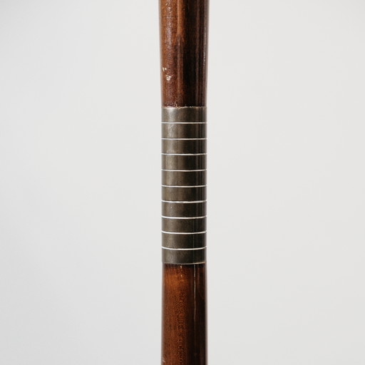 Giuseppe Ostuni Attr. Staande lamp met driepootvoet, jaren 1950, hout en messing.