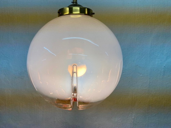 Image 1 of Lampada a sospensione a globo in vetro della metà del secolo scorso anni '60-'70