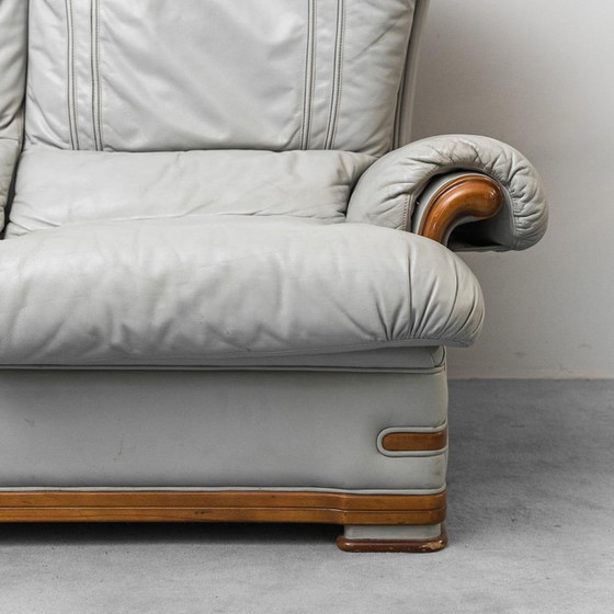 Image 1 of DIVANO 3 POSTI VINTAGE EN PELLE GRIGIO E LEGNO ANNI '50 MODERNARIATO