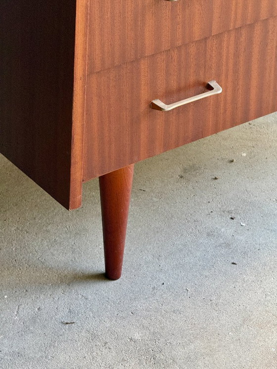 Kirschfarbene Holzkommode – Kommoden, Metal, Wood (photo 15 of 18)