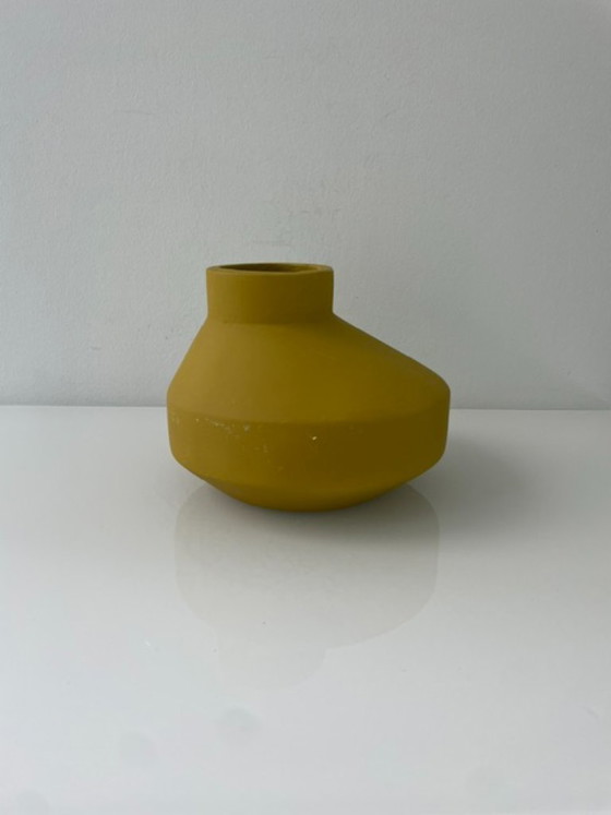 Image 1 of Vaso in ceramica fatto a mano color giallo senape, Atelier OT