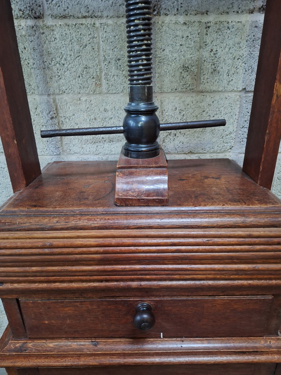 Image 1 of Prensa de lino de roble antiguo