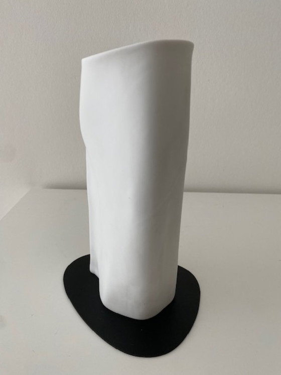 Vase sculptural blanc mat de la collection Rosenthal-Studio Line de Johan Van Loon, années 1980. – Porcelain (photo 3 of 6)