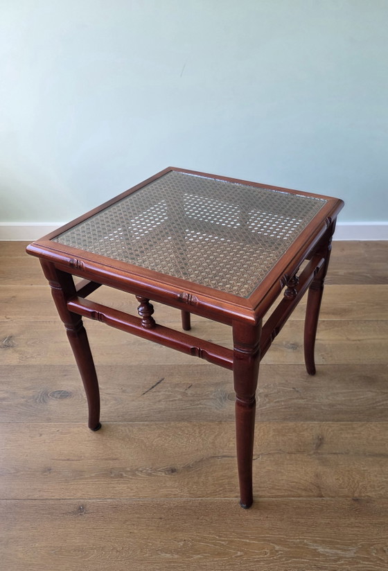 Image 1 of Vintage faux bamboo bijzettafel met glas en Weens vlechtwerk