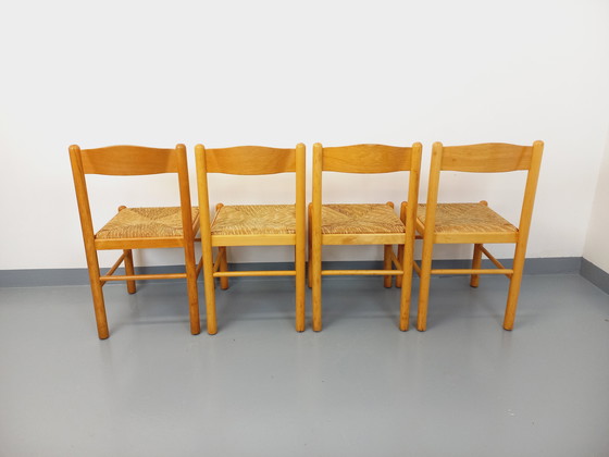 Image 1 of Suite van 4 Vintage Brutalistische stoelen in licht hout en stro uit de jaren 70 en 80