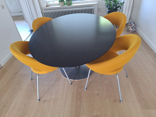 4 Nina dining chairs Artifort, price is per piece