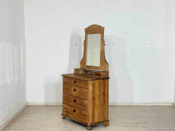 Image 1 of Tocador antiguo de pino con espejo incorporado / finales del período Biedermeier, circa 1900