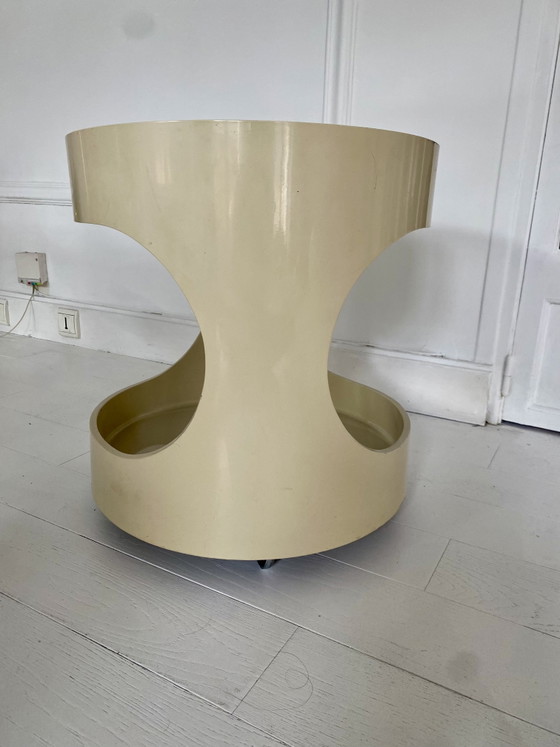 Image 1 of Opal, bijzettafel in futuristische stijl