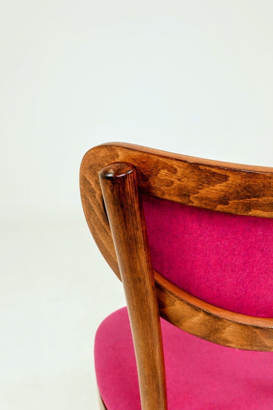 Image 1 of Sedia retrò in legno curvato in stile classico, rivestimento in lana fucsia, completamente ristrutturata, 1950
