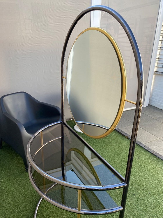 Image 1 of Meuble mural vintage en laiton et verre