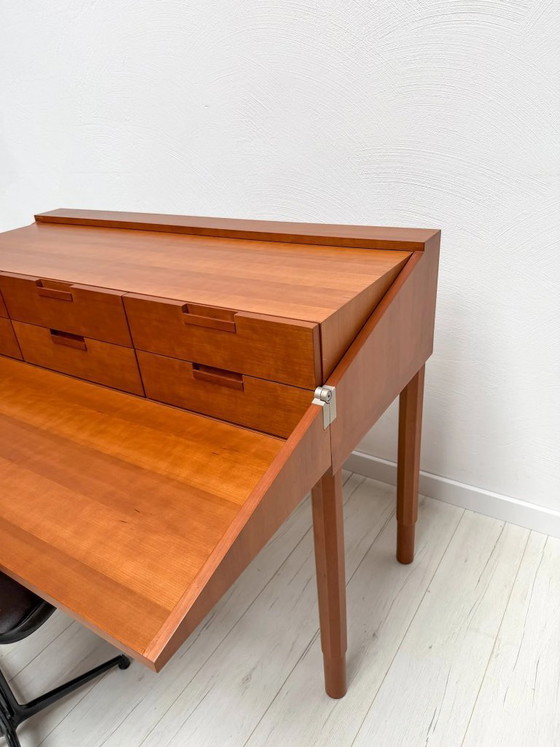 Image 1 of Scrivania vintage in legno di ciliegio disegnata da Antonio Citterio per B&B Italia, design postmoderno, anni '80.