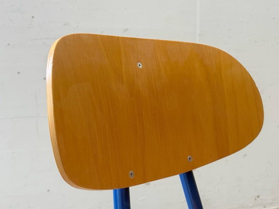 Image 1 of 4 vintage stapelstoelen van het Schönauer schoolmeubilair