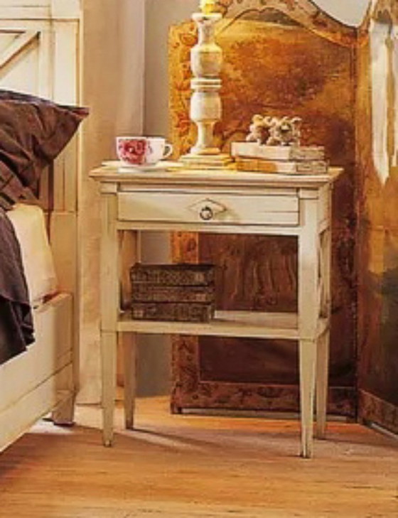 Image 1 of Bett mit 2 Nachttischen ROCHEBOIS