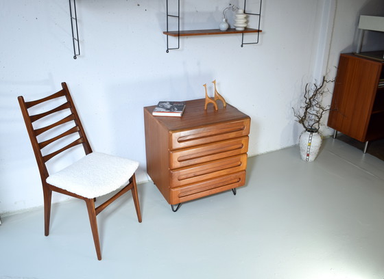 Image 1 of Vintage ladekast/commode van Deens teakhout, midden van de 20e eeuw.