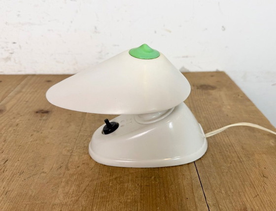 Image 1 of Lampada da tavolo vintage in bachelite bianca di Elektrosvit, anni '50