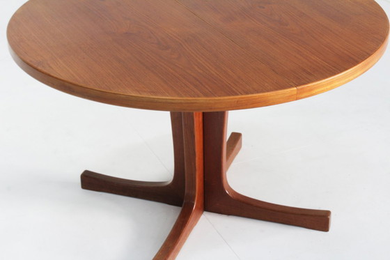 Image 1 of Tavolo da pranzo rotondo estensibile in teak danese vintage, anni '60