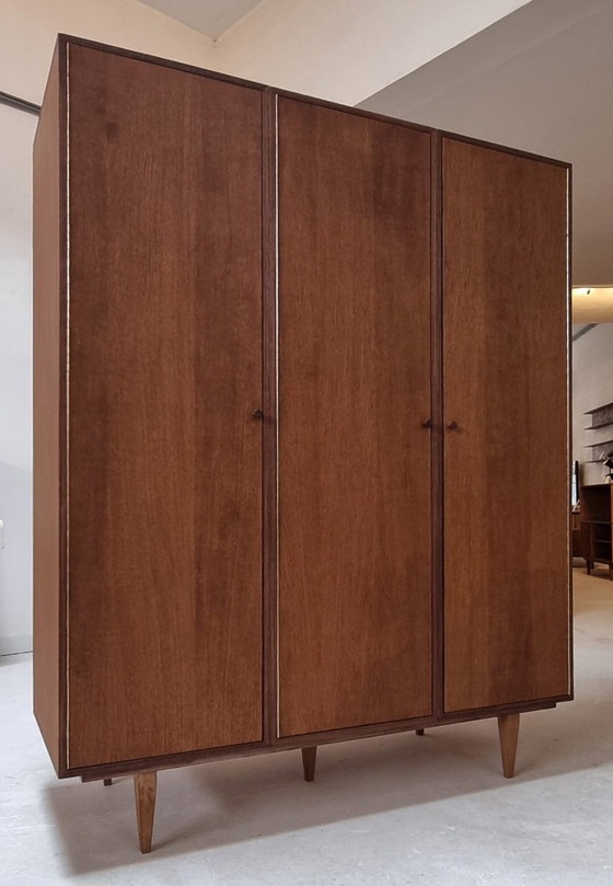 Kleiderschrank Arvid, Kleiderschränke, Holz, Braun, Mid Century Modern (Foto 3 von 15)