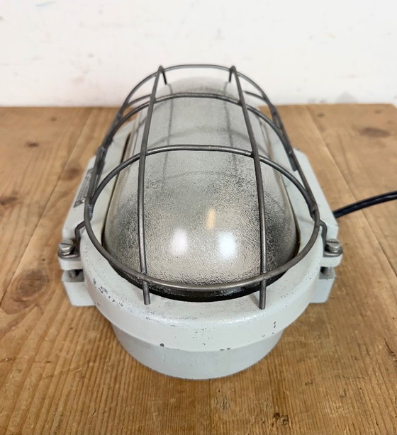 Image 1 of Applique murale industrielle en fonte d'aluminium avec verre dépoli d'Elektrosvit, années 1970