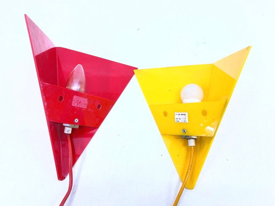 Image 1 of Dos lámparas de pared triangulares de los años 80 de Mawa Design