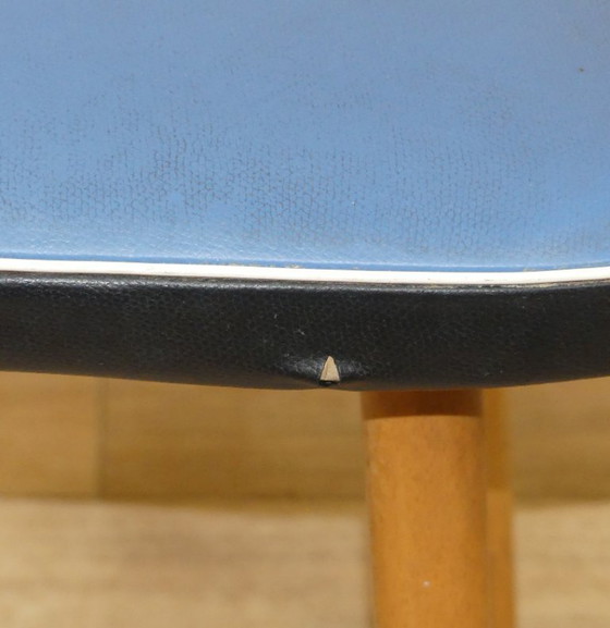 Image 1 of Tabouret des années 1950 à ressorts en bois bleu clair fifties classique rétro rockabilly cocktail